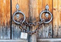 Featured image for Theft and Safety: Securing Your Belongings at Busy Beach Hotels